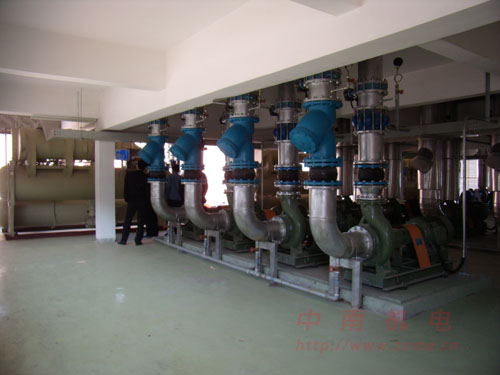 東莞某工廠工業(yè)冷凍安裝日立螺桿水冷機組工程圖